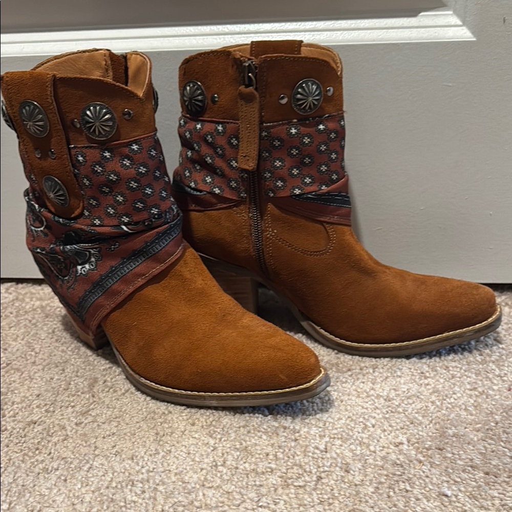 Dingo ladies Bandita 7” brown suede western boots